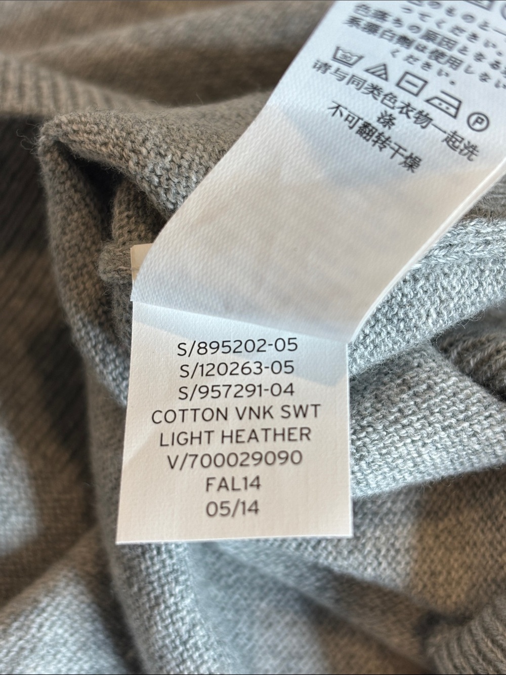 🩶GAP Men’s Lightweight V-Neck Sweater XXL NWT Light Gray Long Sleeve Classic 🩶 - Picture 8 of 9